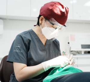 서울랩치과 임플란트 마취 전 환자 상태와 치료 범위 확인